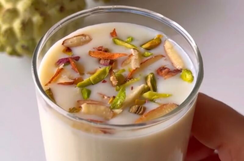 Custard Apple Milkshake (Sitaphal Milkshake)